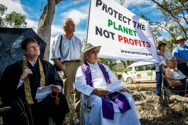 気候変動に行動する宗派を超えた宗教指導者たちの団体(ARRCC)がモールズクリーク石炭開発の抗議に加わった